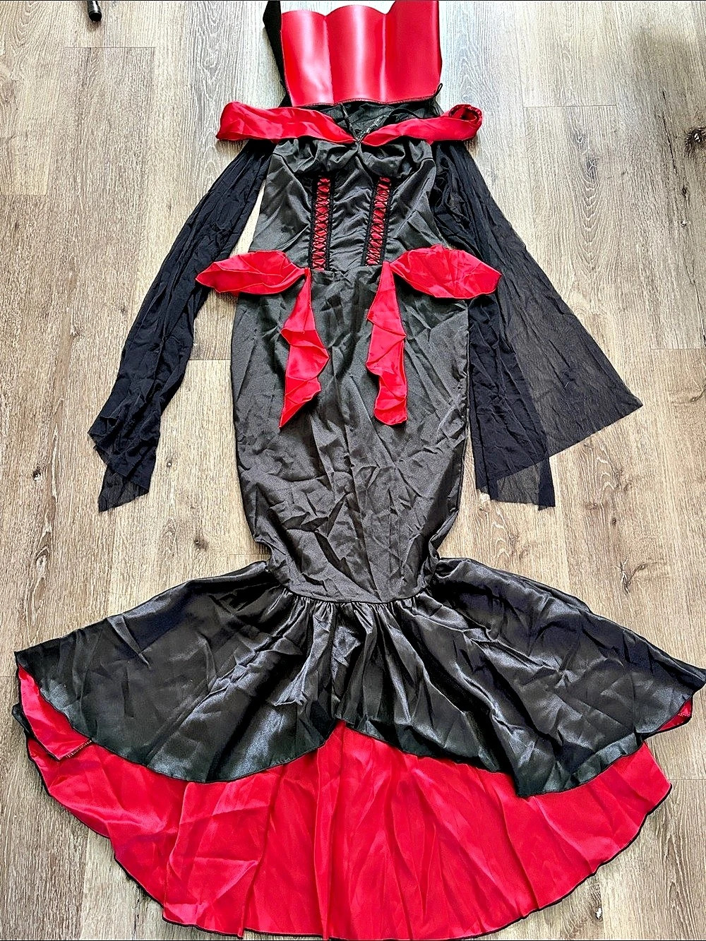 Leg Avenue 2 PC. Vampire Queen Costume Black & Red